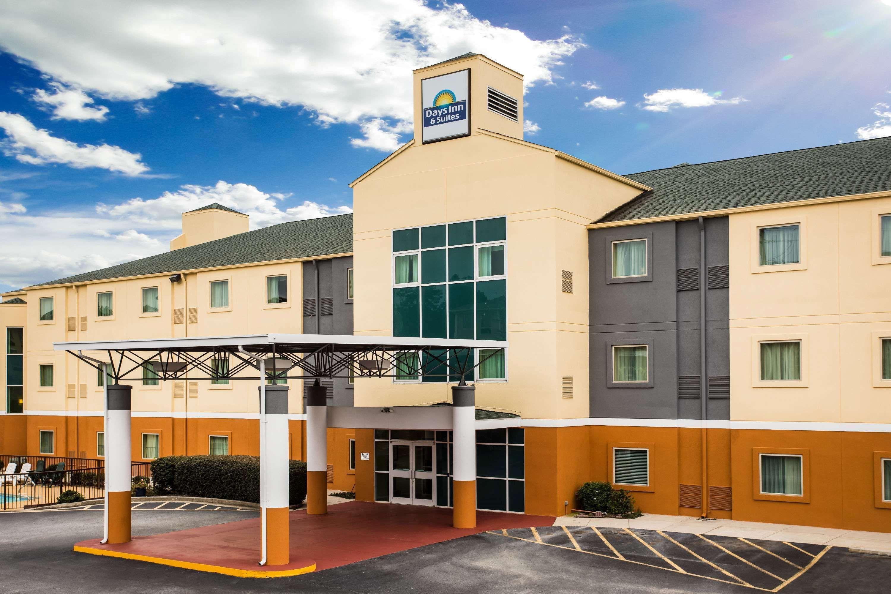 Days Inn & Suites By Wyndham Augusta Near Fort Eisenhower Dış mekan fotoğraf