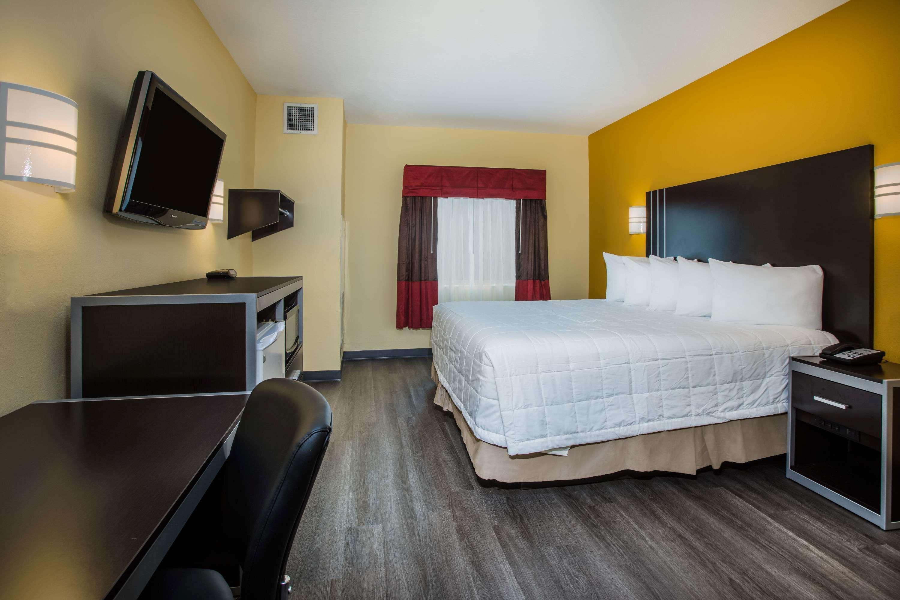 Days Inn & Suites By Wyndham Augusta Near Fort Eisenhower Dış mekan fotoğraf