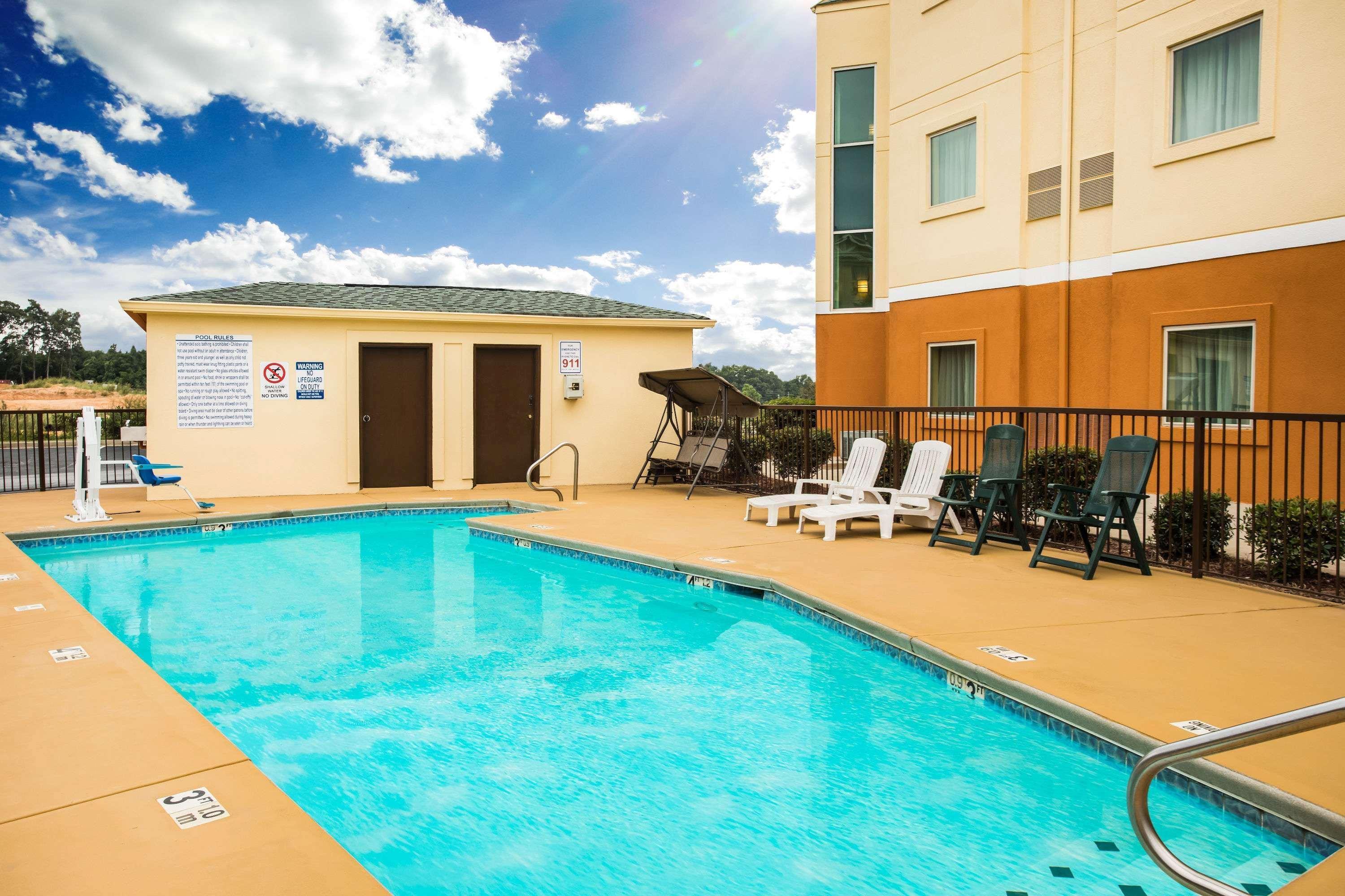 Days Inn & Suites By Wyndham Augusta Near Fort Eisenhower Dış mekan fotoğraf