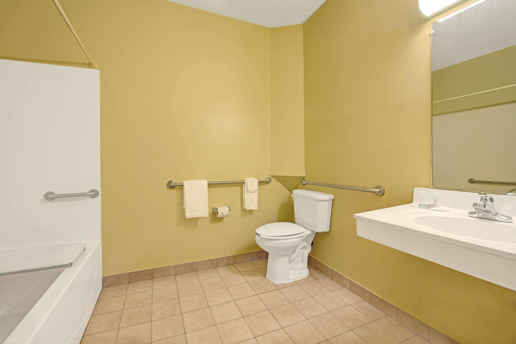 Days Inn & Suites By Wyndham Augusta Near Fort Eisenhower Dış mekan fotoğraf
