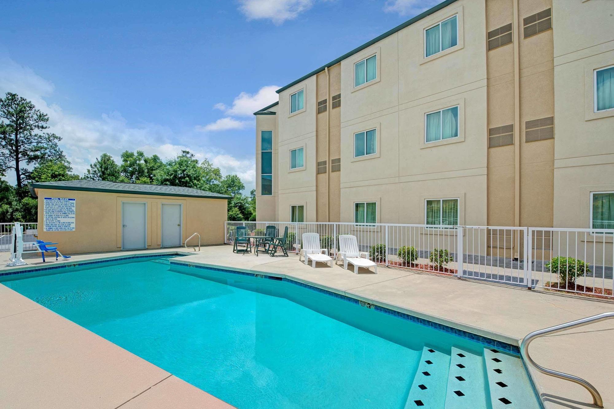 Days Inn & Suites By Wyndham Augusta Near Fort Eisenhower Dış mekan fotoğraf