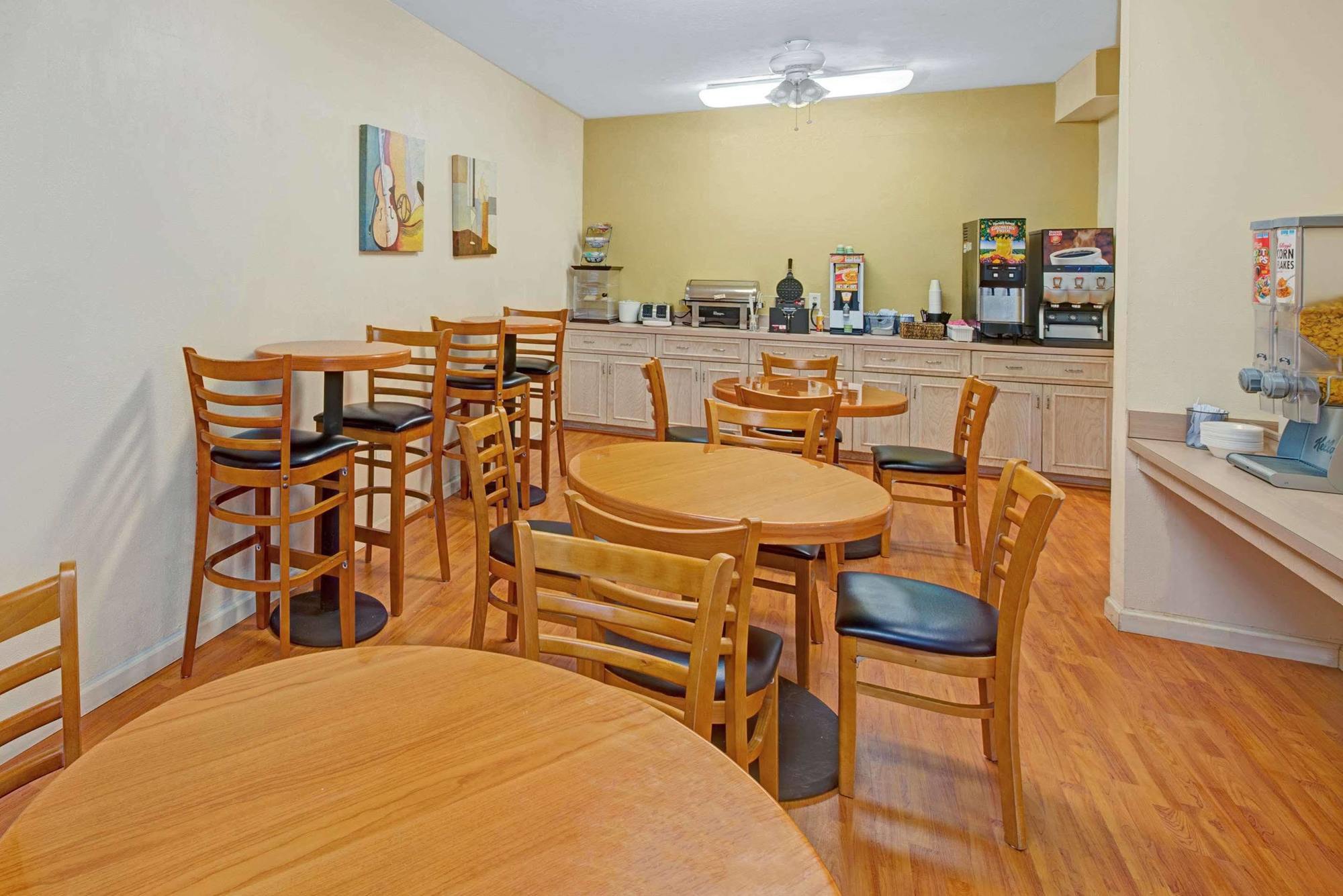 Days Inn & Suites By Wyndham Augusta Near Fort Eisenhower Dış mekan fotoğraf