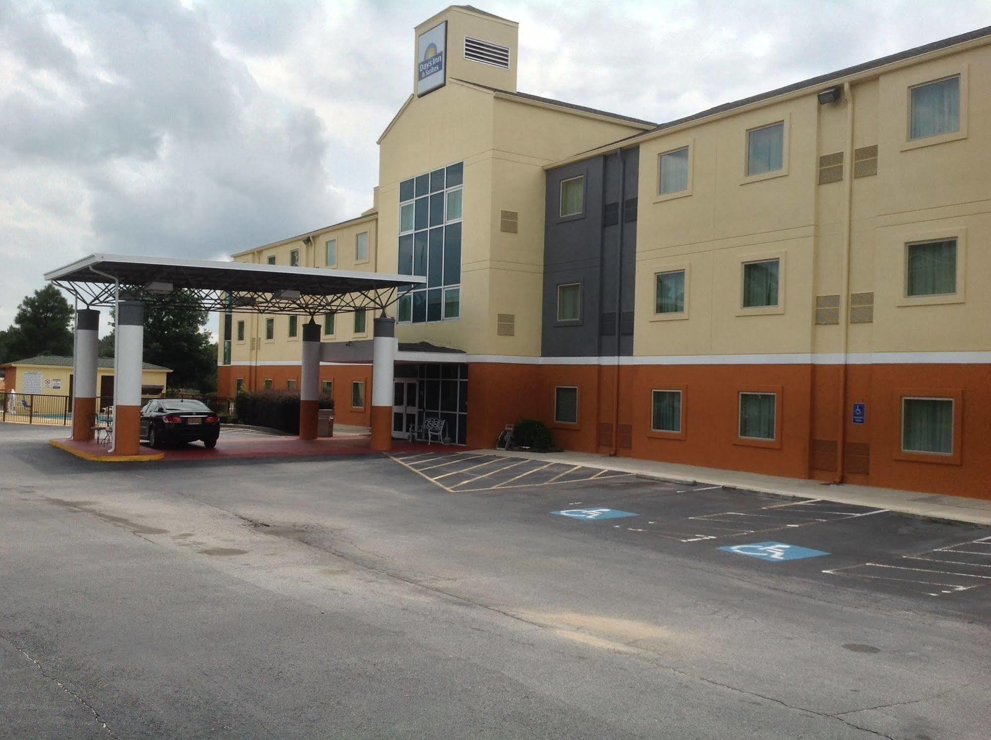 Days Inn & Suites By Wyndham Augusta Near Fort Eisenhower Dış mekan fotoğraf