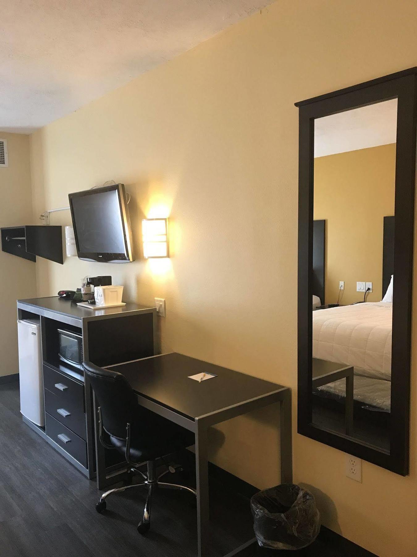 Days Inn & Suites By Wyndham Augusta Near Fort Eisenhower Dış mekan fotoğraf
